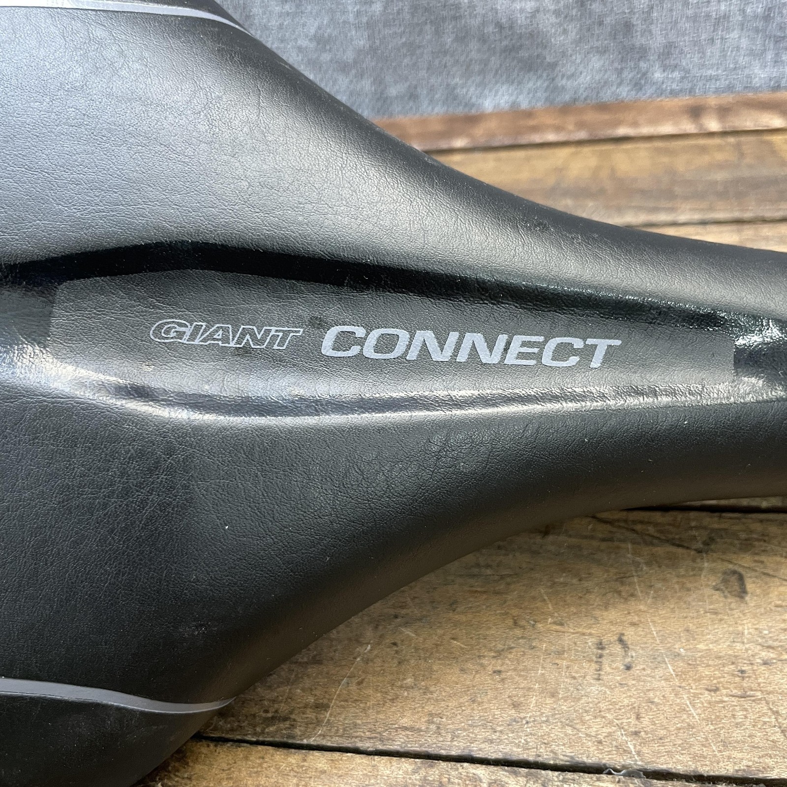 Giant Connect Seat Black Comfort Hybrid Bicycle Saddle 145mm 300g Road MTB