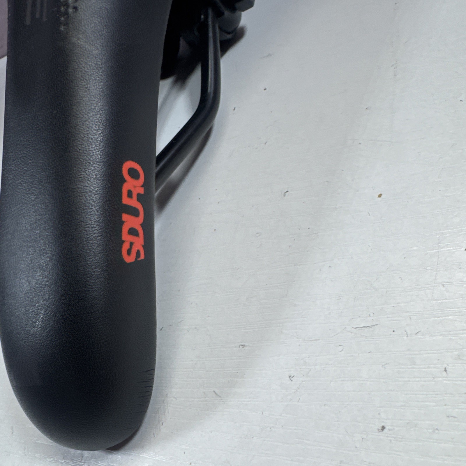 Selle royal Sirio Haibike Sduro Men’s Saddle Trekking Black-Red