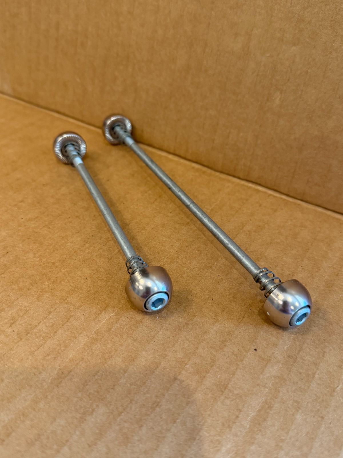 Delta Axle Rodz Bolt-On non-QR skewer set