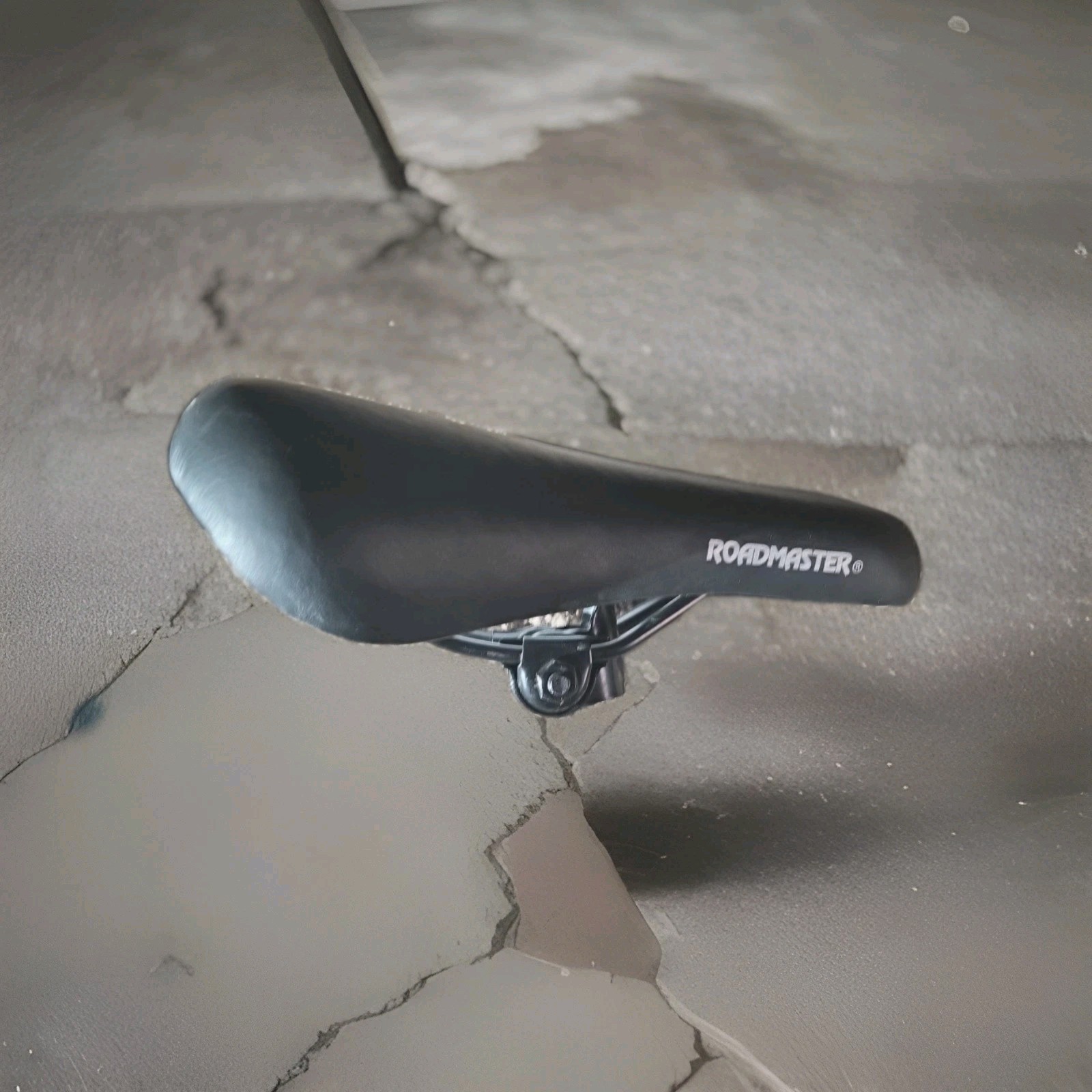 ROADMASTER Black Bicycle Saddle Seat Unisex Adult Sized