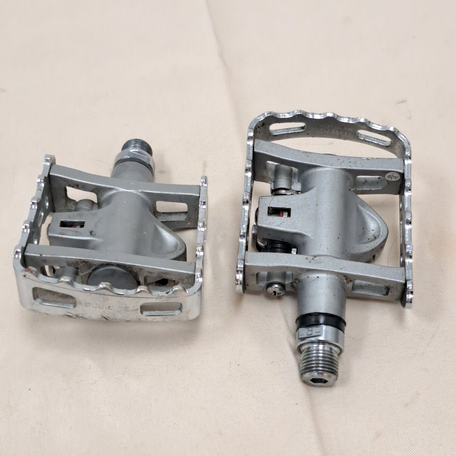 Shimano PD-M324 Clipless Bicycle Pedals Multi-Purpose Silver