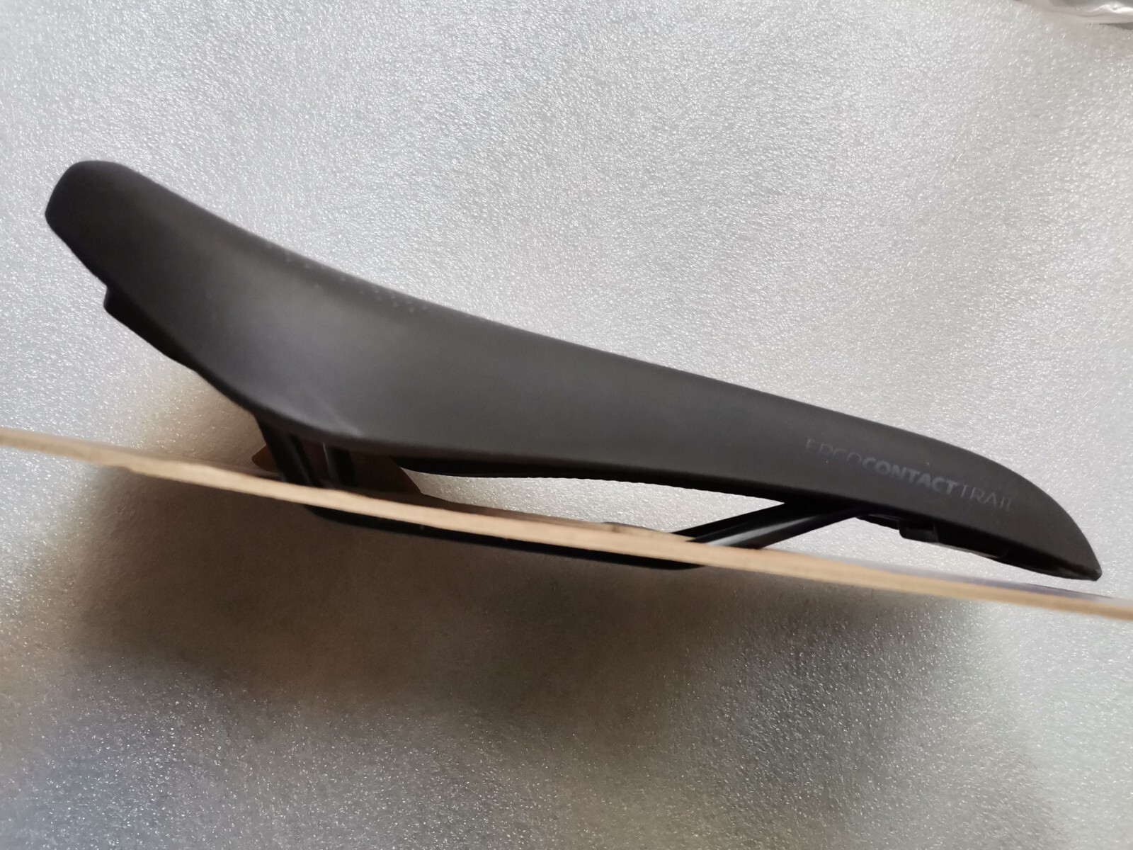 GIANT ERGO CONTACT TRAIL SEAT SADDLE MTB CITY TOURING 147MMX271MM