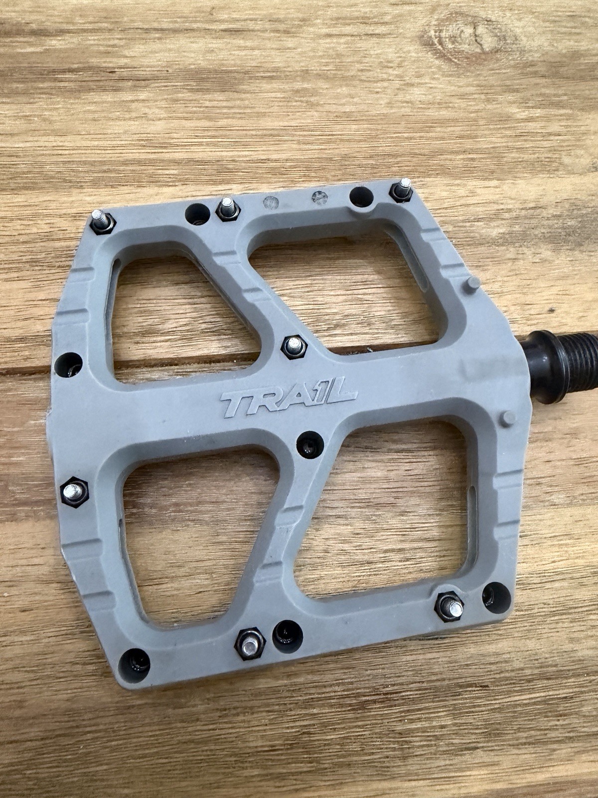 Trail 1 Component Mtb Vortex Flat Pedals & Hell’s Gate Grips. 2 Pair Plus Grips!