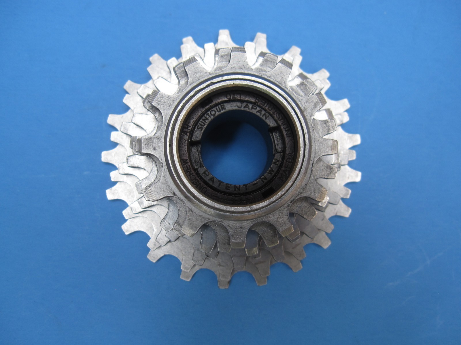 vintage Suntour New Winner 7-spd freewheel, 12/13/…/19/21, in box, near-mint