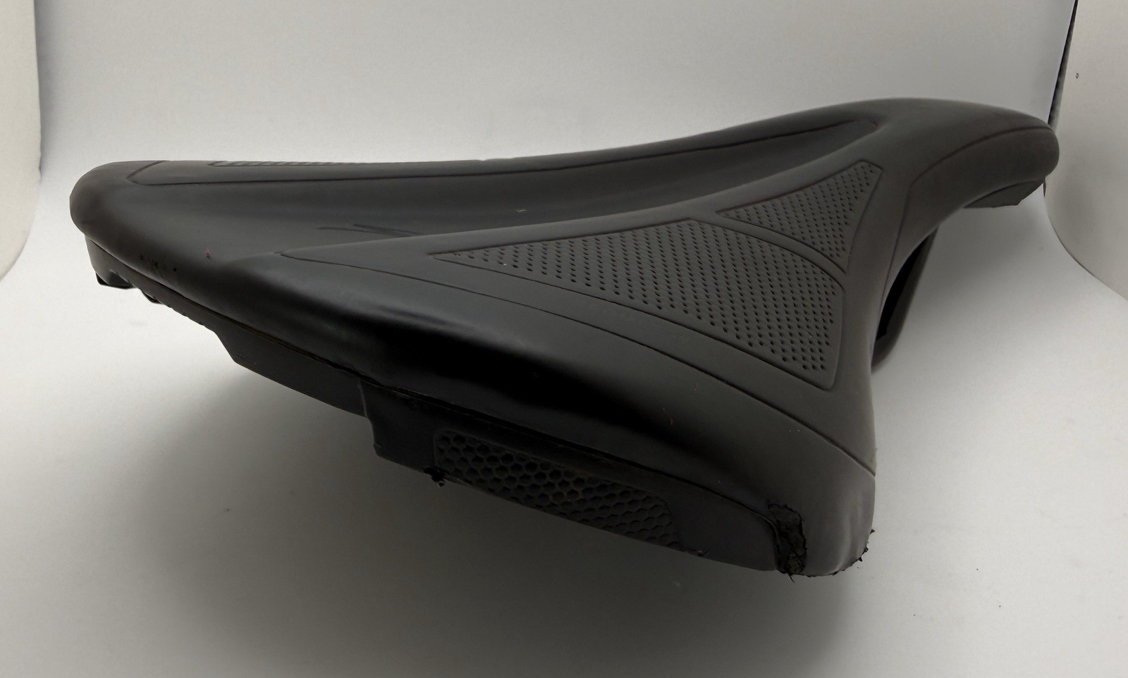 Specialized Henge Black Bike Saddle Seat 143mm Width, 7x7mm Rails