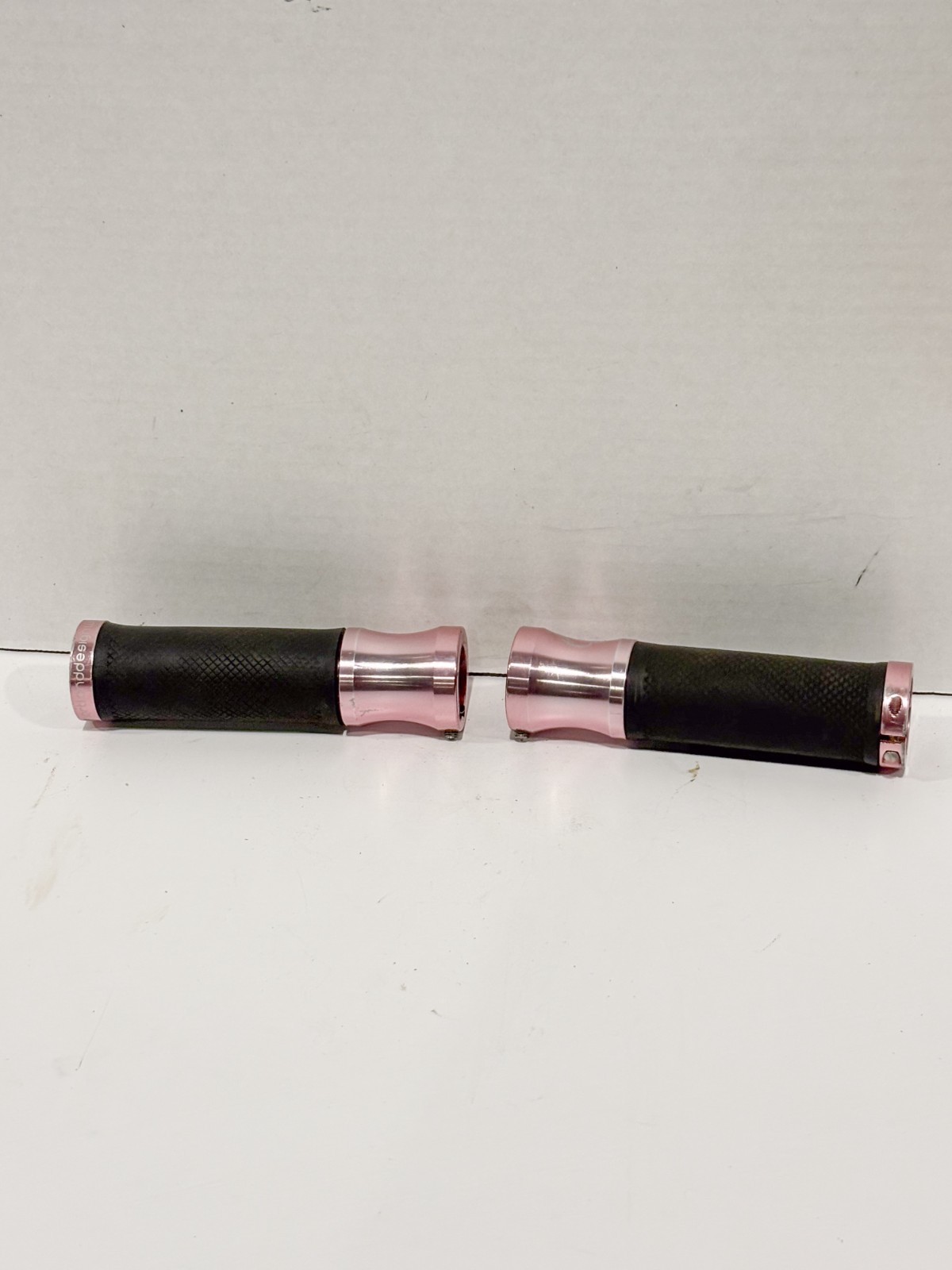 Vintage/Mid 2000’s Pink PORTLAND DESIGN WORKS SPEED METAL GRIPS Lock On MTB