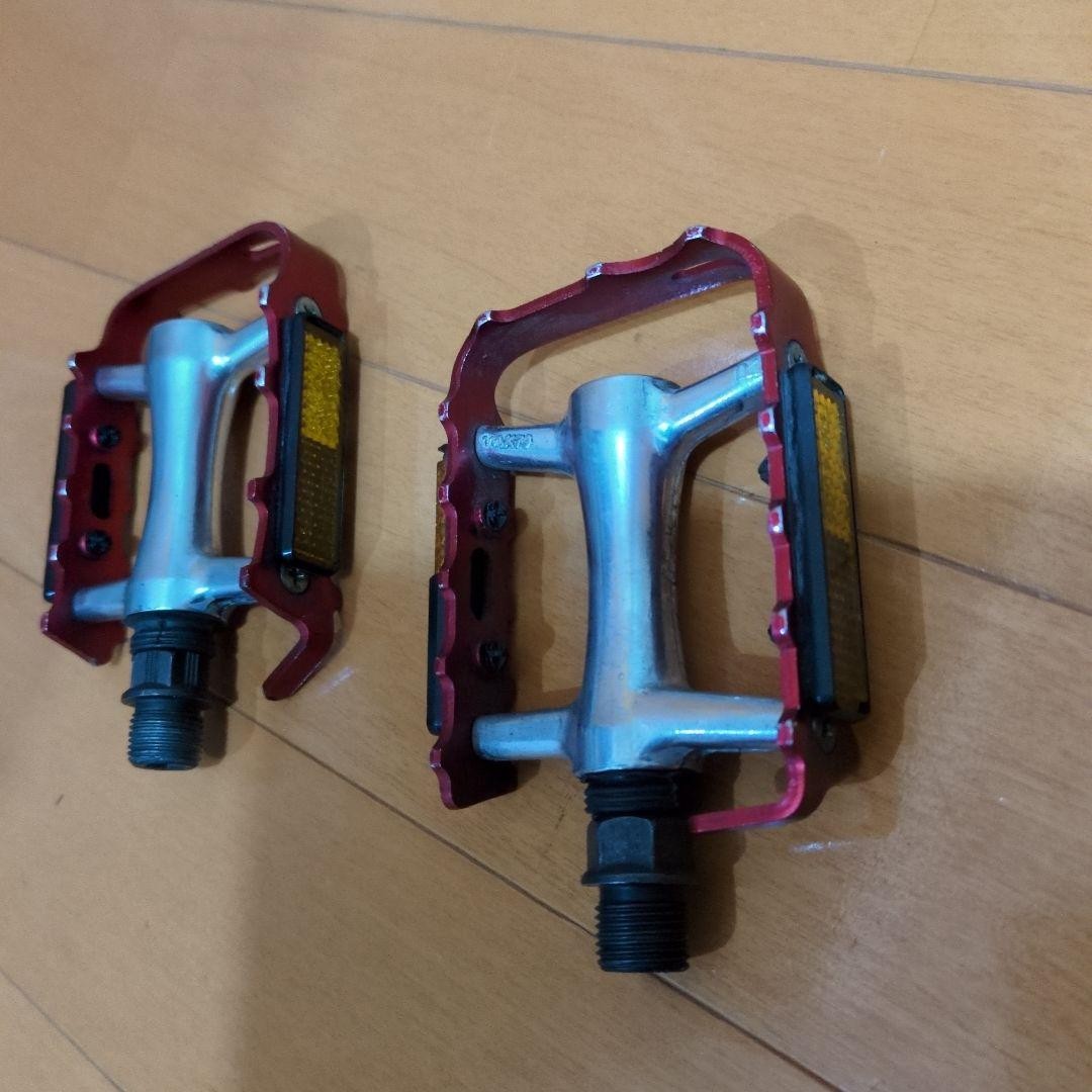 Cross bike red aluminum flat pedals 9/16 inch