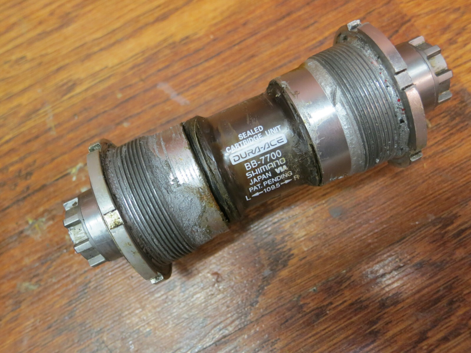 SHIMANO DURA ACE BB-7700 ITALIAN THREADED BOTTOM BRACKET