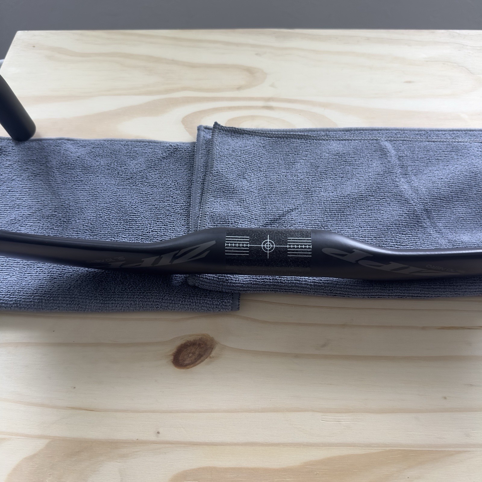 42cm Zipp SL-70 Carbon Compact Aero Road Handlebar 31.8mm, Excellent Condition