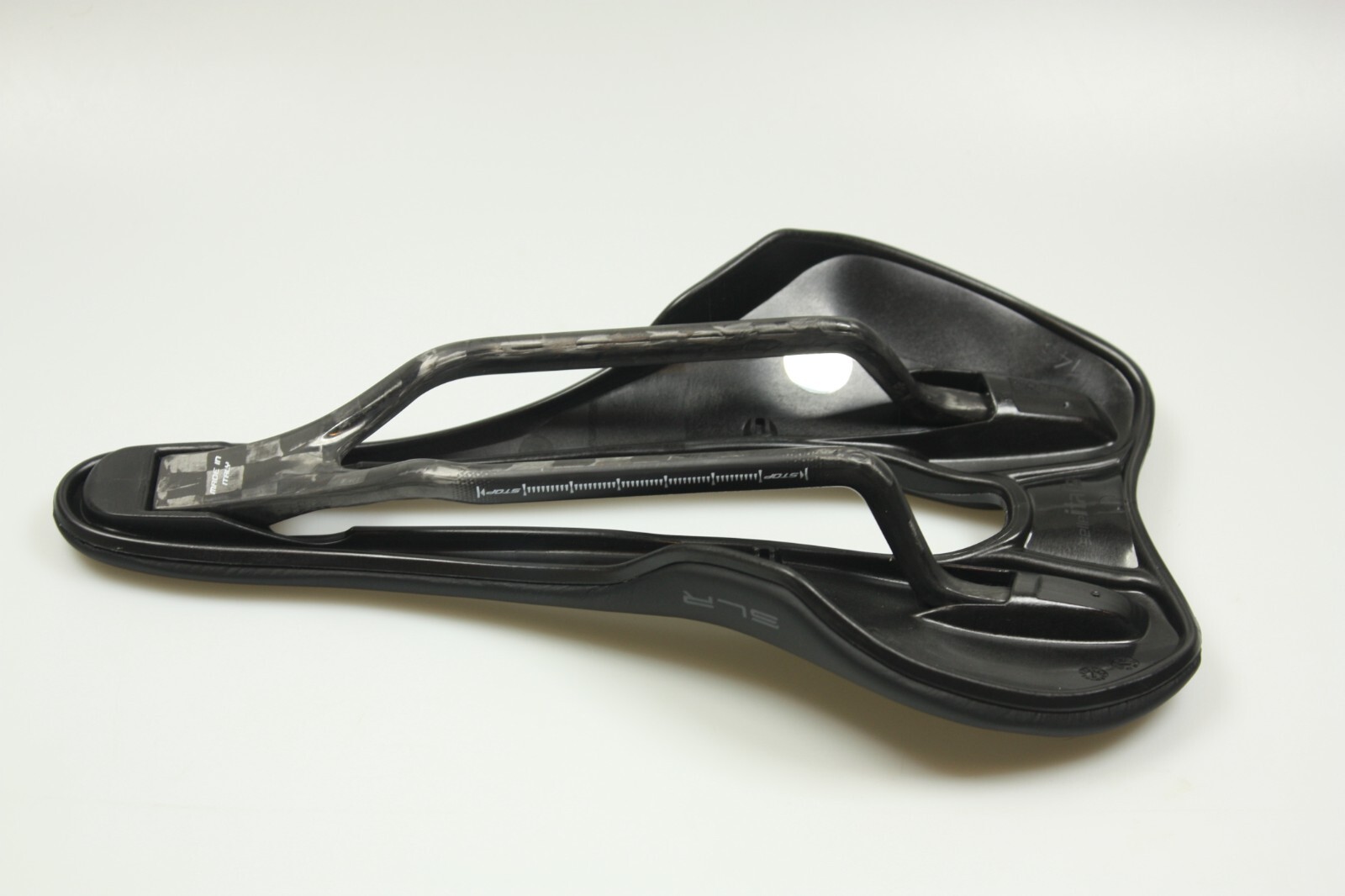 Selle Italia SLR Boost Kit Carbonio SuperFlow Saddle (145x248mm) – L3 – 130g