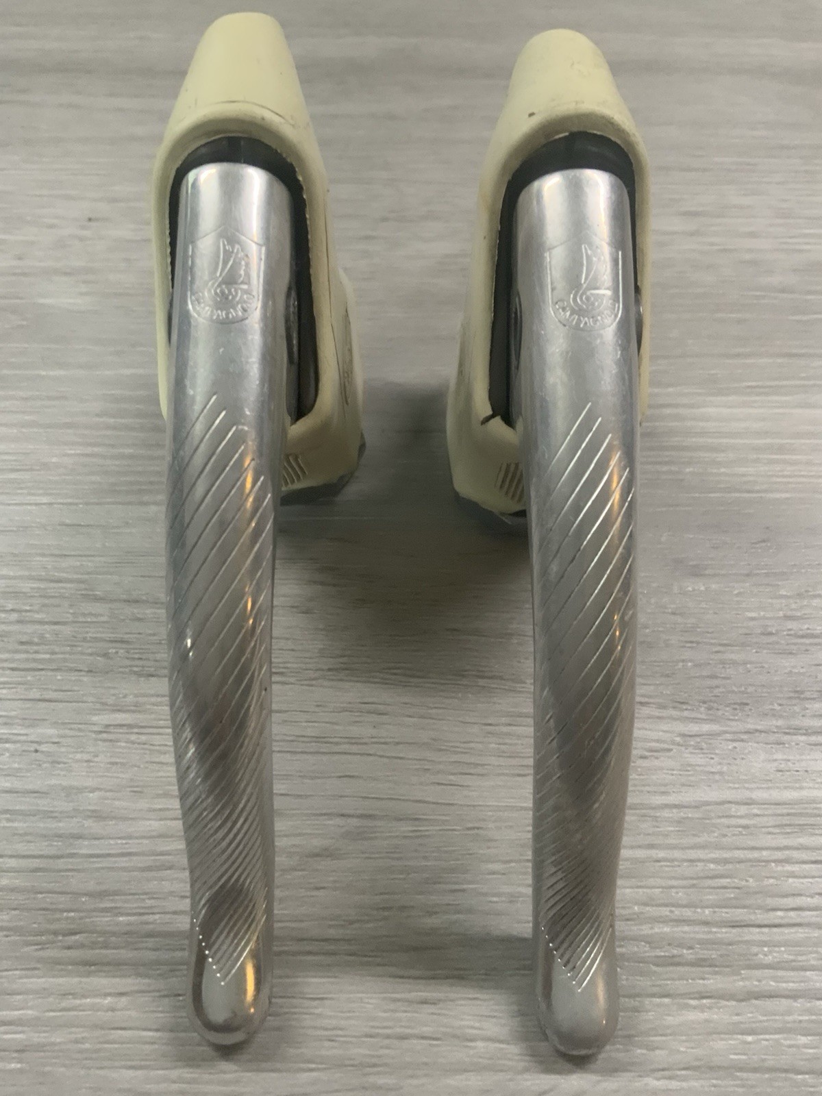 CAMPAGNOLO BRAKE LEVERS NON-AERO OR AERO W/ PLUGS