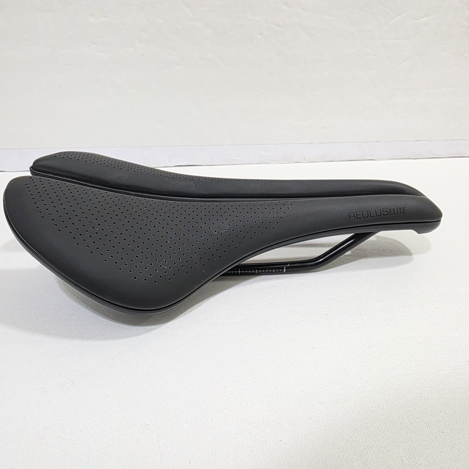 Bontrager Aeolus Elite Bike Saddle, 250mm x 155mm. Good Used Condition