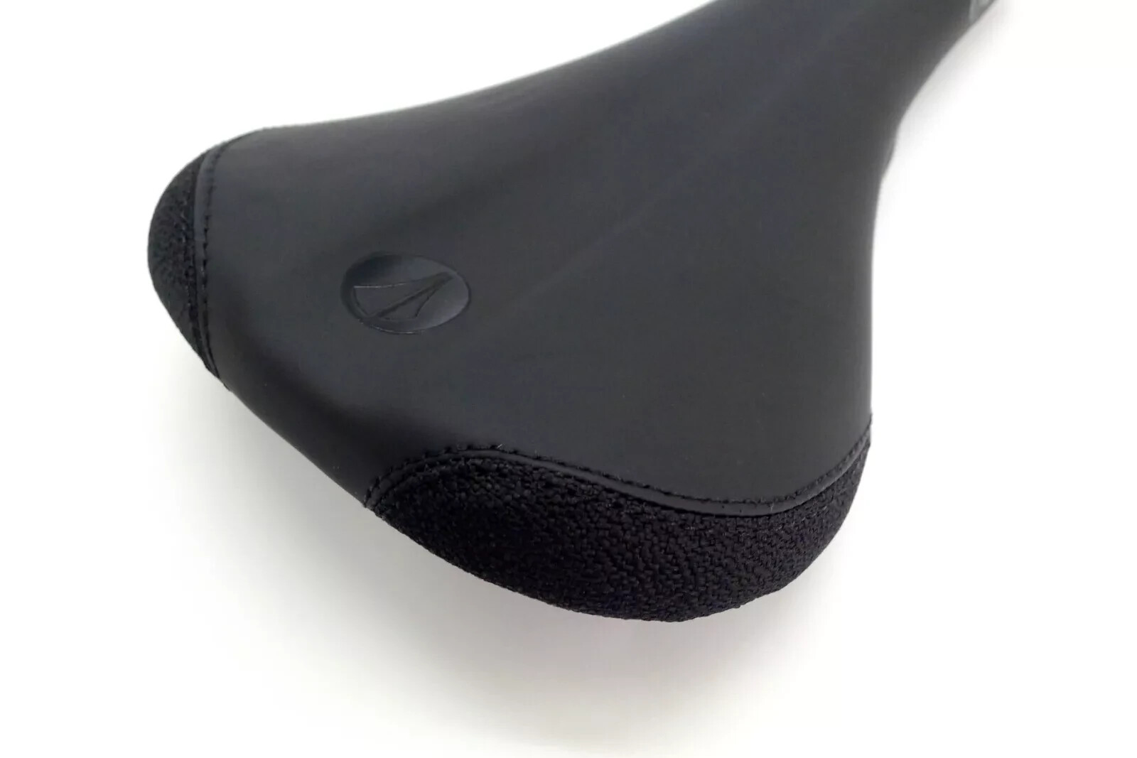 SDG Bel-Air V3 Traditional Saddle – Lux-Alloy Rail – Black/Black