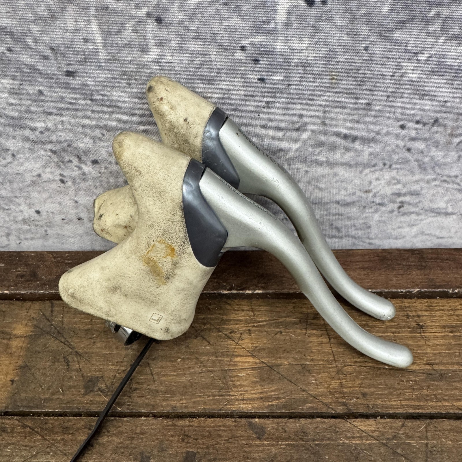 Vintage Shimano 105 BL-1055 Brake Levers Pair White Aero Drop Bar 23.8mm Road