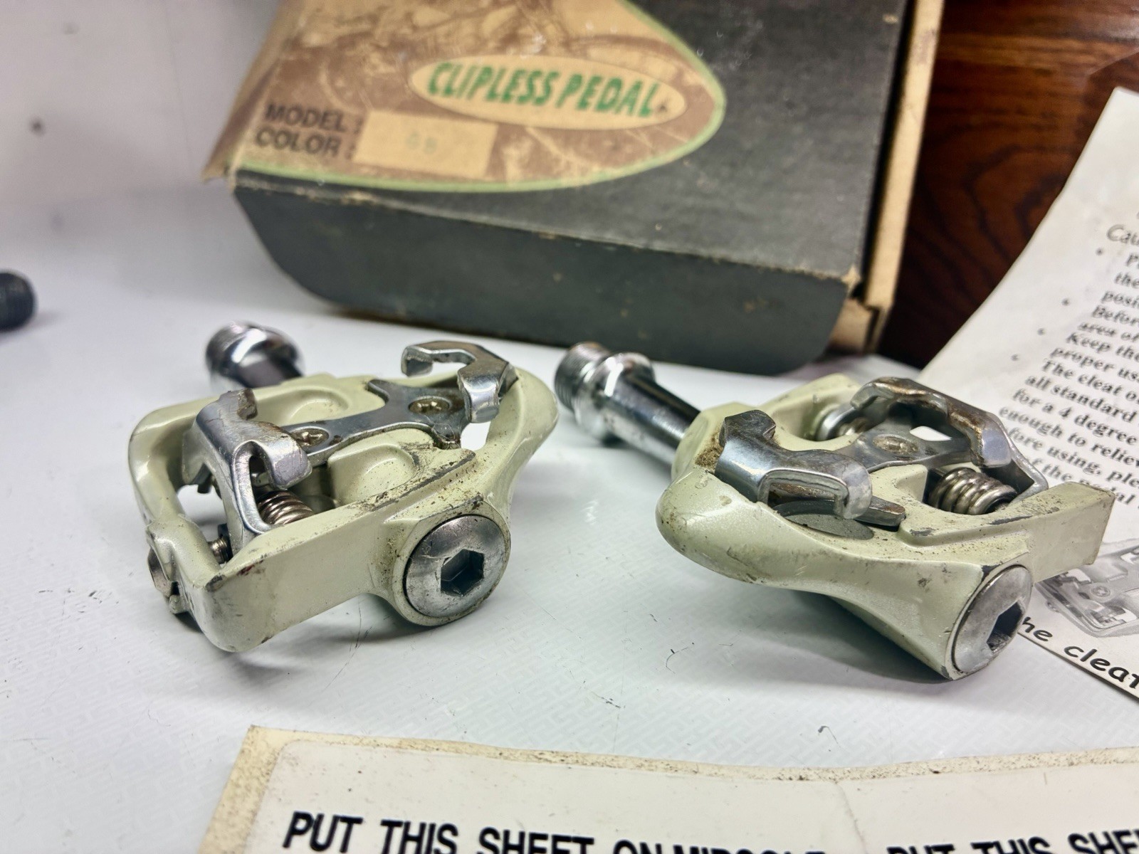 Lot Of Clip In Bike Pedals Cleats Ascent Wellgo Shimano &more Xtra Chain Parts