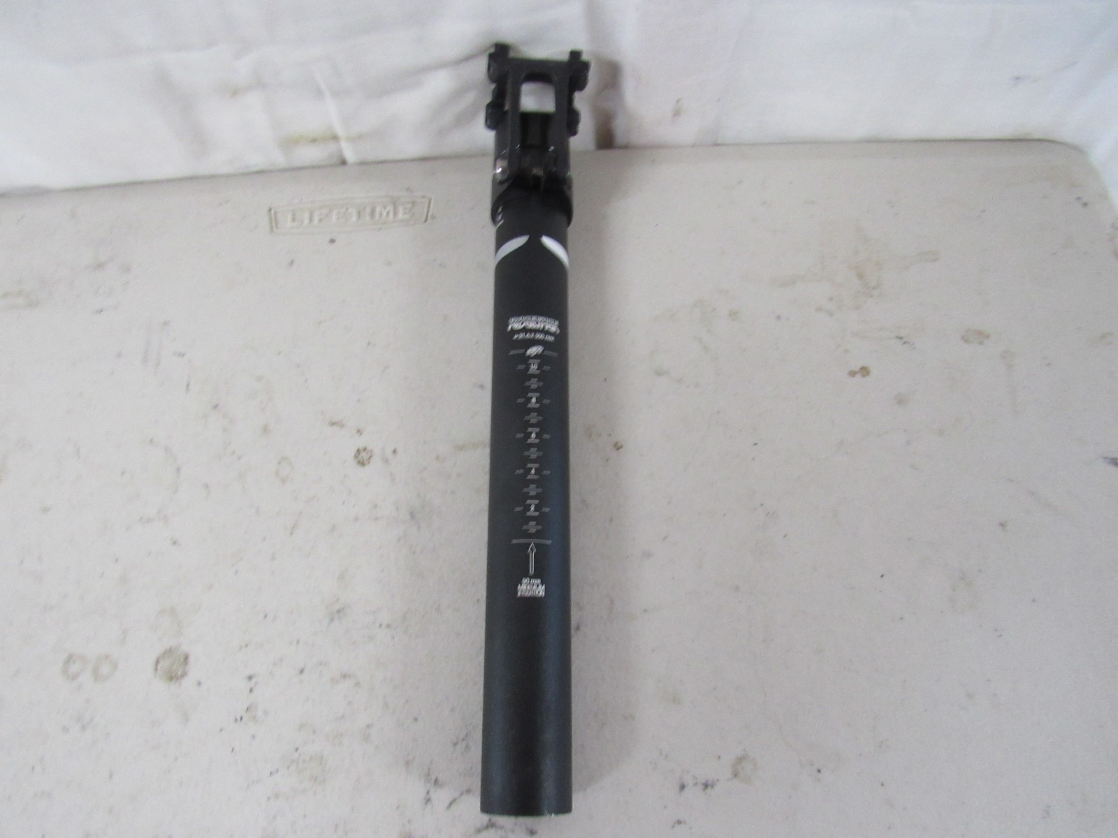 Race Face Revolution Seatpost, 31.6 x 300mm, Black 180 grams