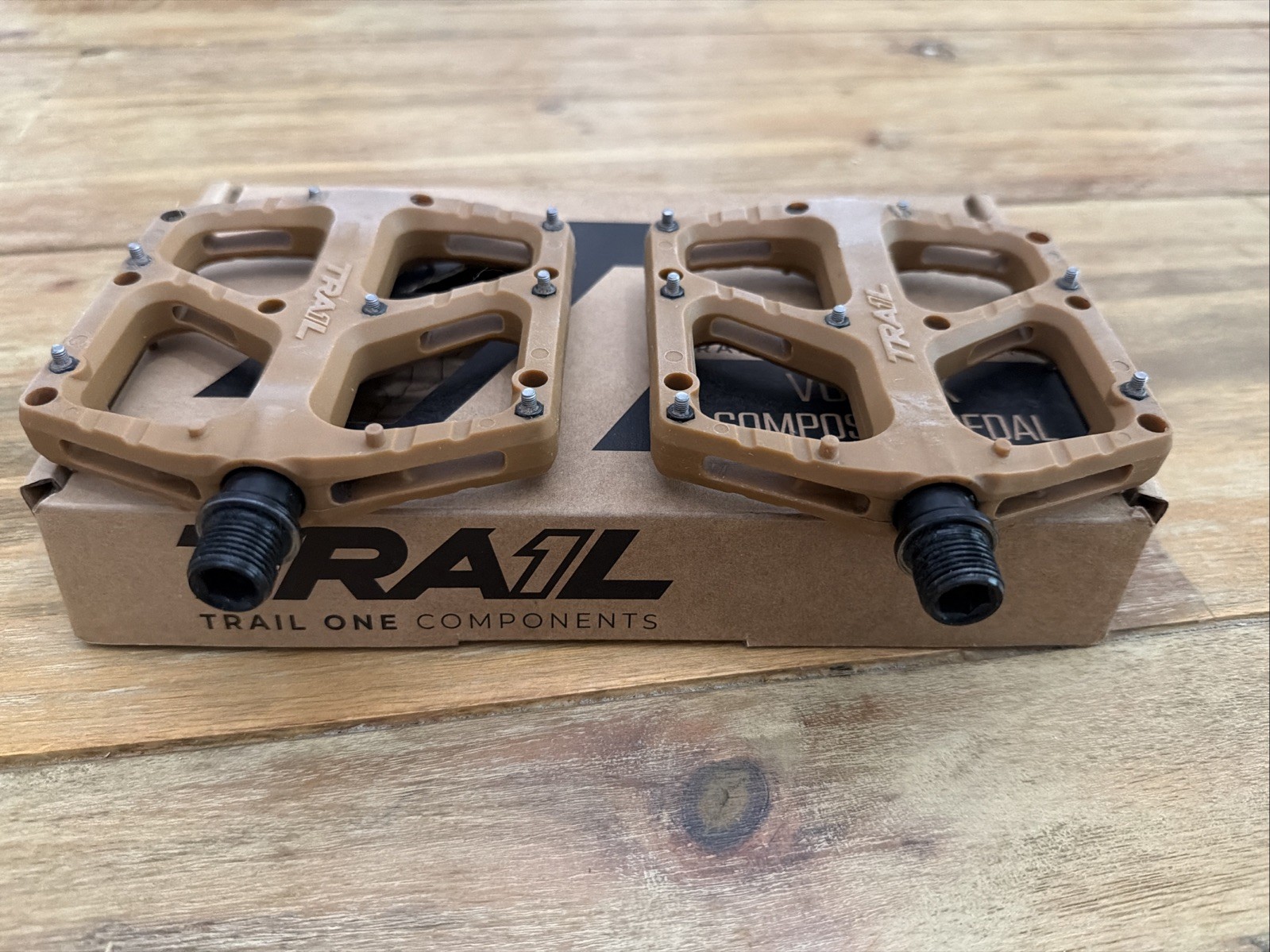 Trail 1 Component Mtb Vortex Flat Pedals & Hell’s Gate Grips. 2 Pair Plus Grips!
