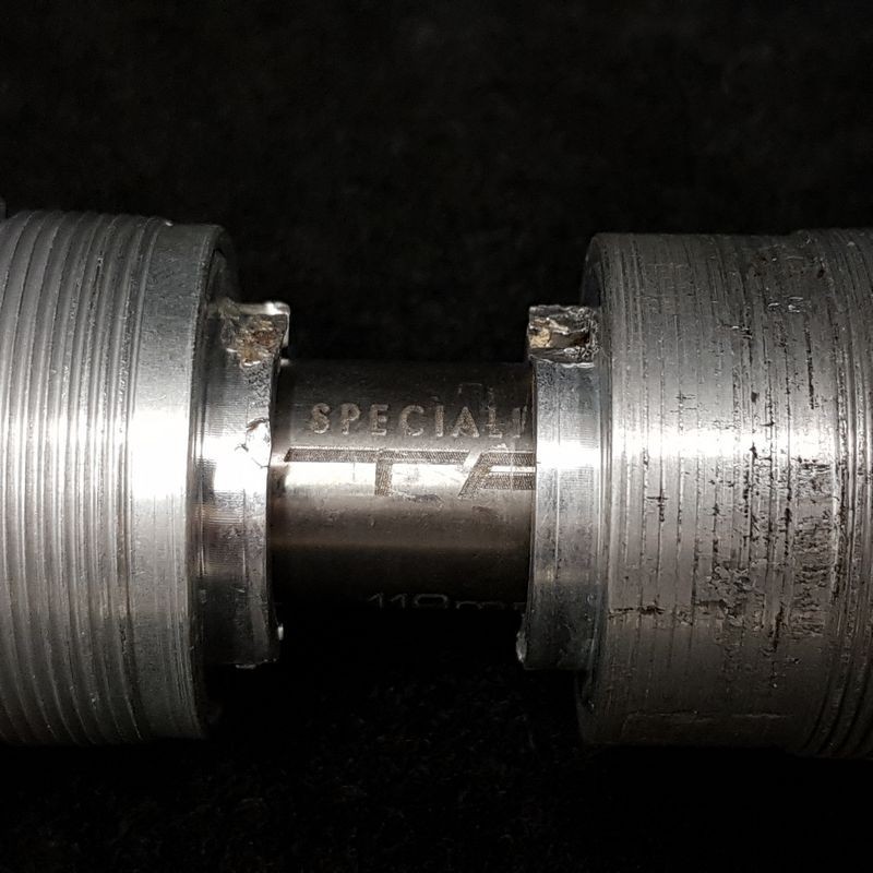 Bottom Bracket Axis “SPECIALITES TA TITANIUM” 119 Mm 1.37 X 24 Tpi (Ref 541)