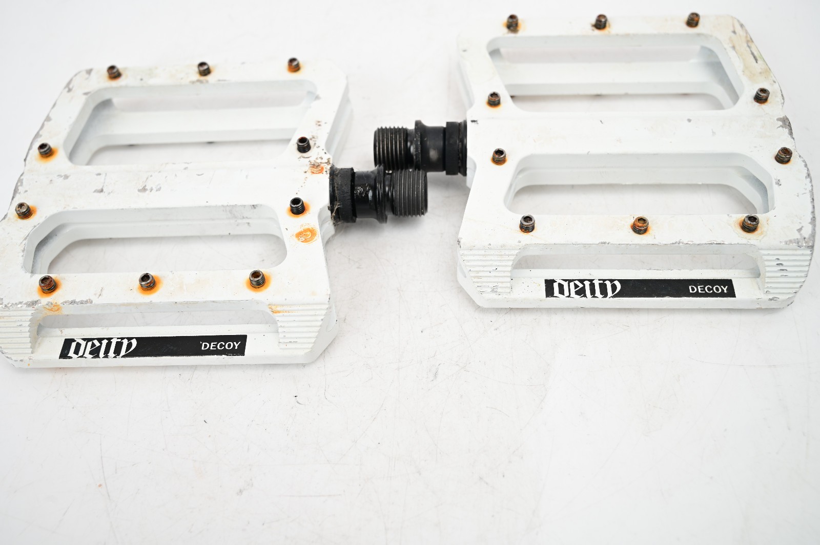 Deity Components ALLOY Flat Platform Pedals Decoy MTB Mountain Bike White 9/16″