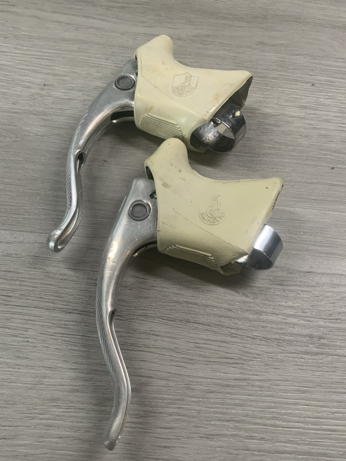 CAMPAGNOLO BRAKE LEVERS NON-AERO OR AERO W/ PLUGS