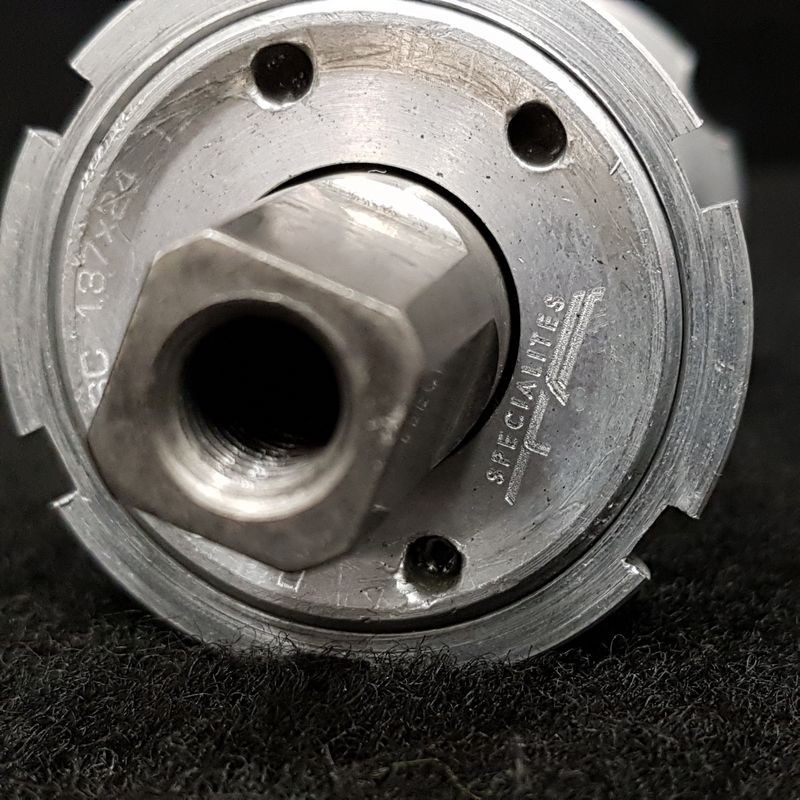 Bottom Bracket Axis “SPECIALITES TA TITANIUM” 119 Mm 1.37 X 24 Tpi (Ref 541)