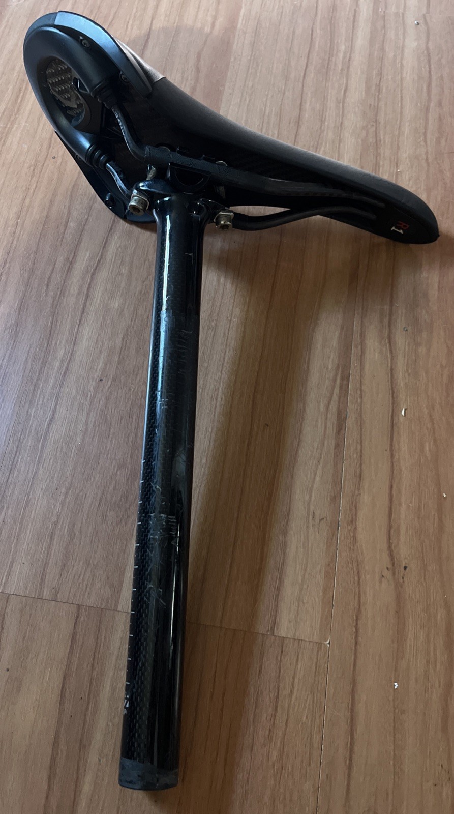 FIZIK Aliante R1 Road Carbon Bike Saddle Black & Carbon Seat Post 27.2