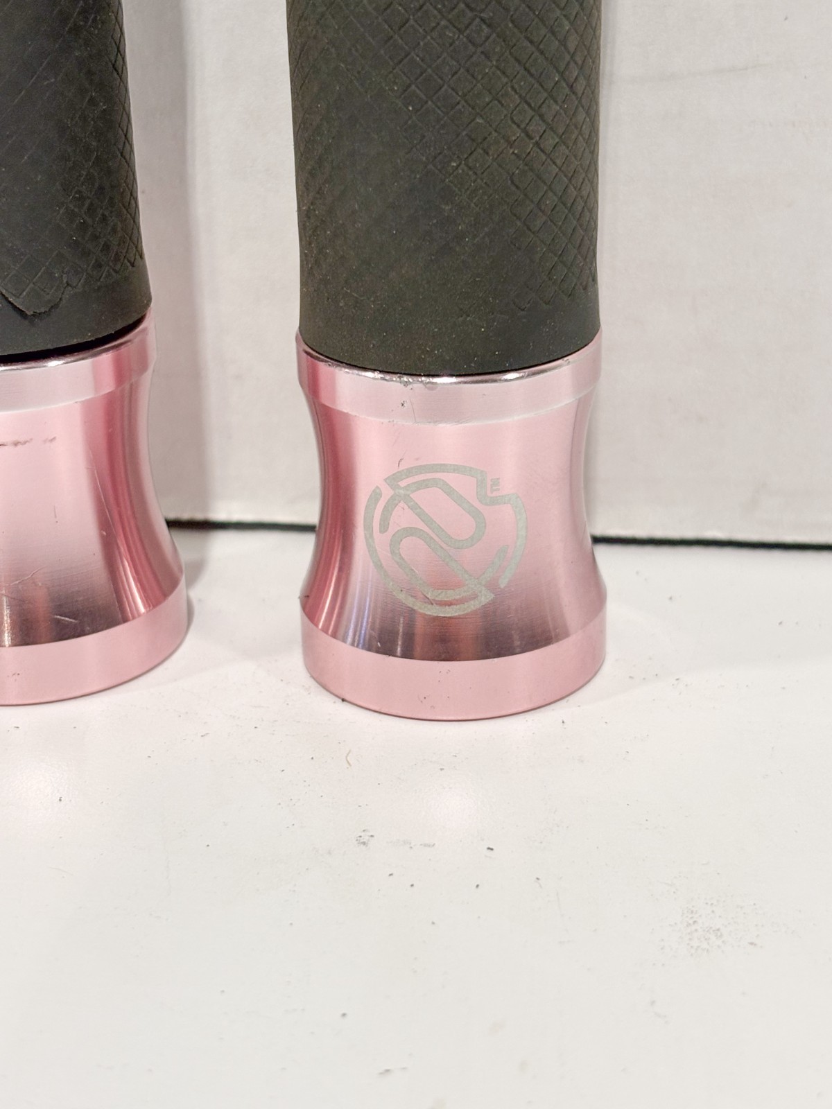 Vintage/Mid 2000’s Pink PORTLAND DESIGN WORKS SPEED METAL GRIPS Lock On MTB