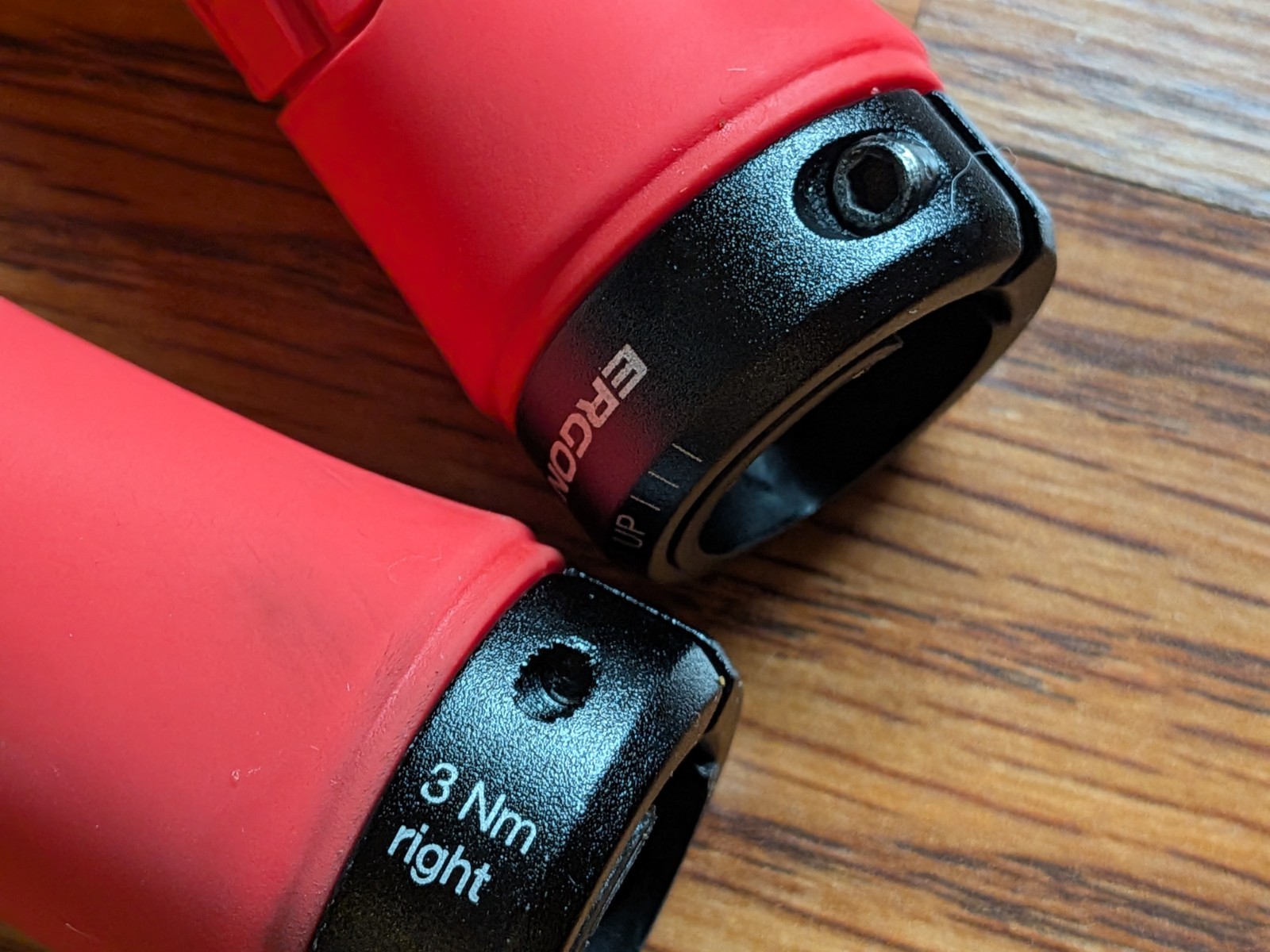 Ergon Grips GA2 Fat Bolt On Ergonomic Bike Handlevar Grips Straight Bar Used