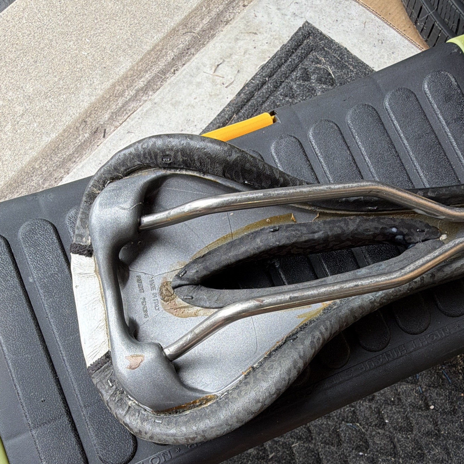 TERRY FLY ROAD BIKE SADDLE 8.7 Ounces 138 MM x 278 MM TITANIUM RAILS Padded