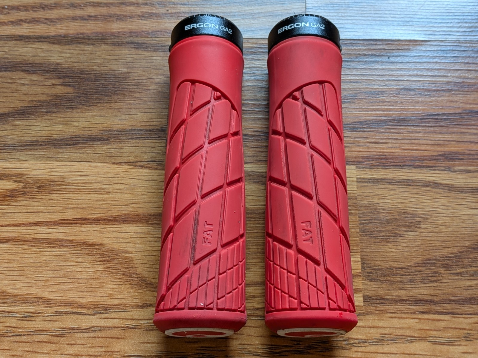 Ergon Grips GA2 Fat Bolt On Ergonomic Bike Handlevar Grips Straight Bar Used