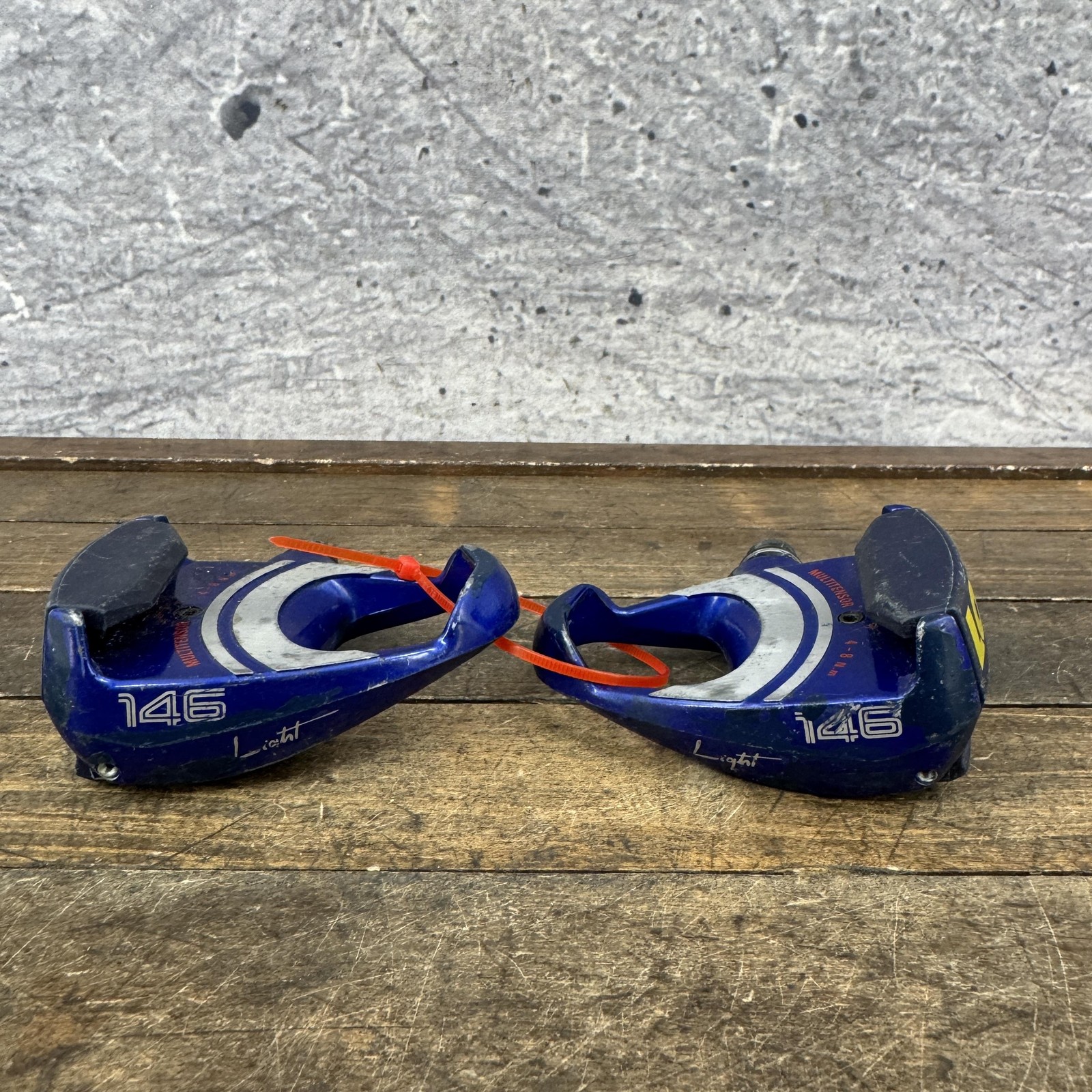 Vintage Look ARC Clipless Road Bike Pedals 9/16 Blue Pair 490g 146 Light