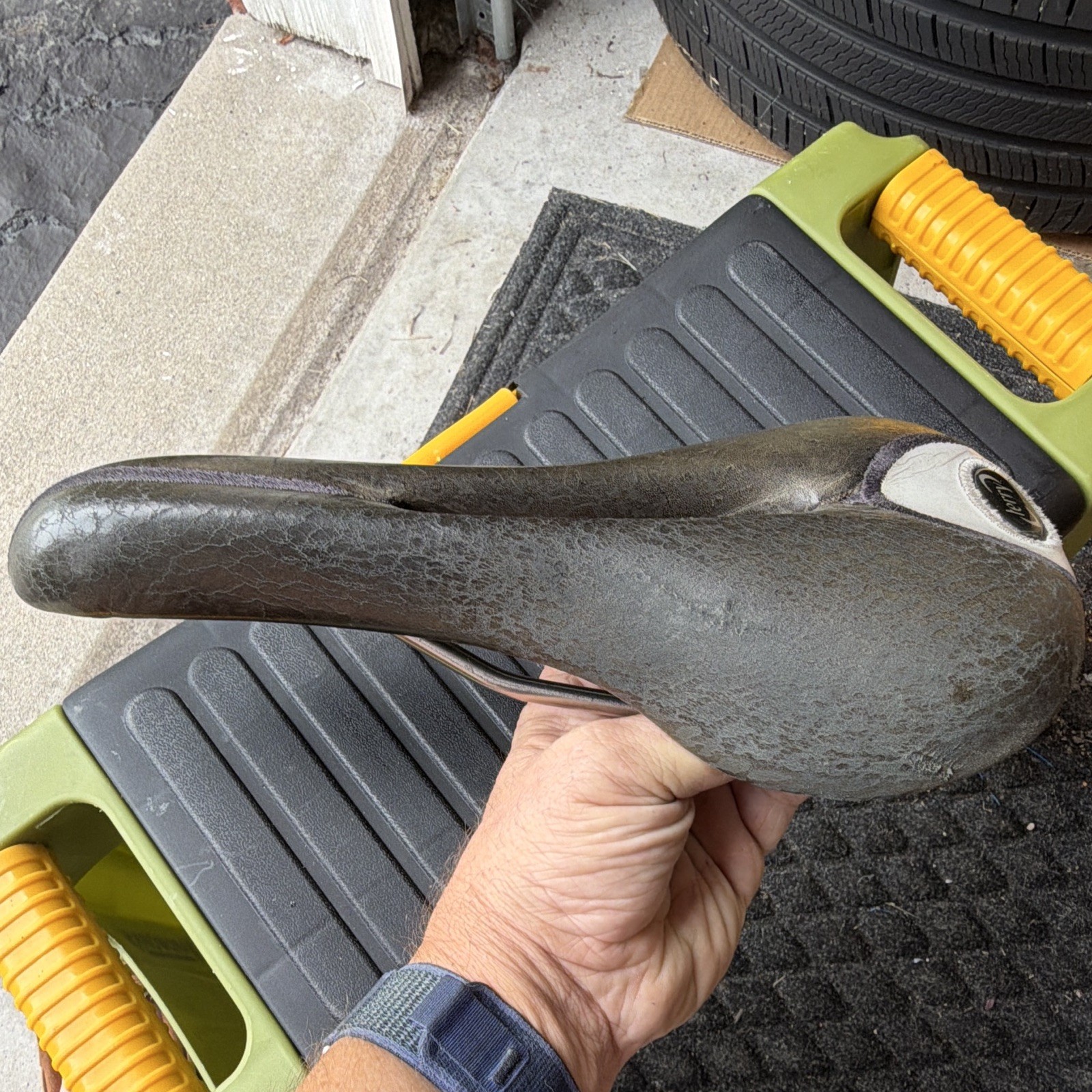 TERRY FLY ROAD BIKE SADDLE 8.7 Ounces 138 MM x 278 MM TITANIUM RAILS Padded