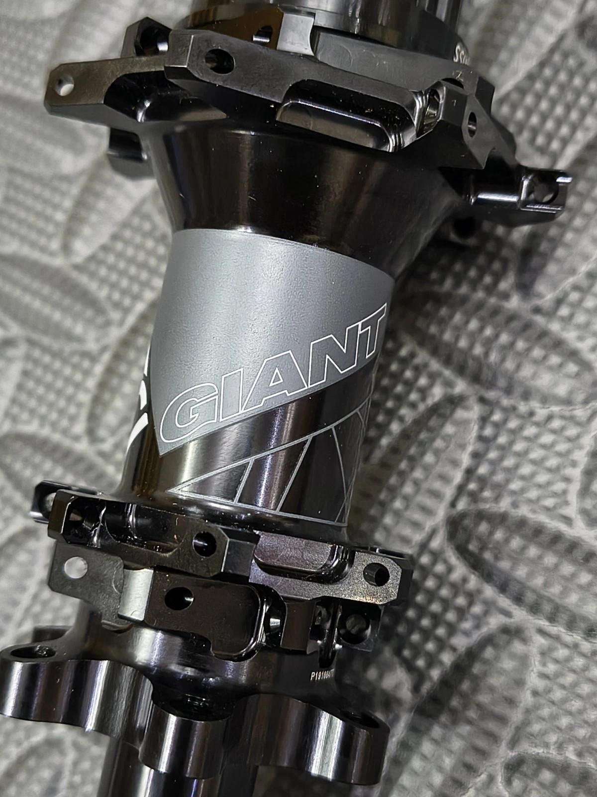 DT Swiss Rear Hub 240S Boost 12×148 28H Micro Spline 6-Bolt Ratchet 18T Giant