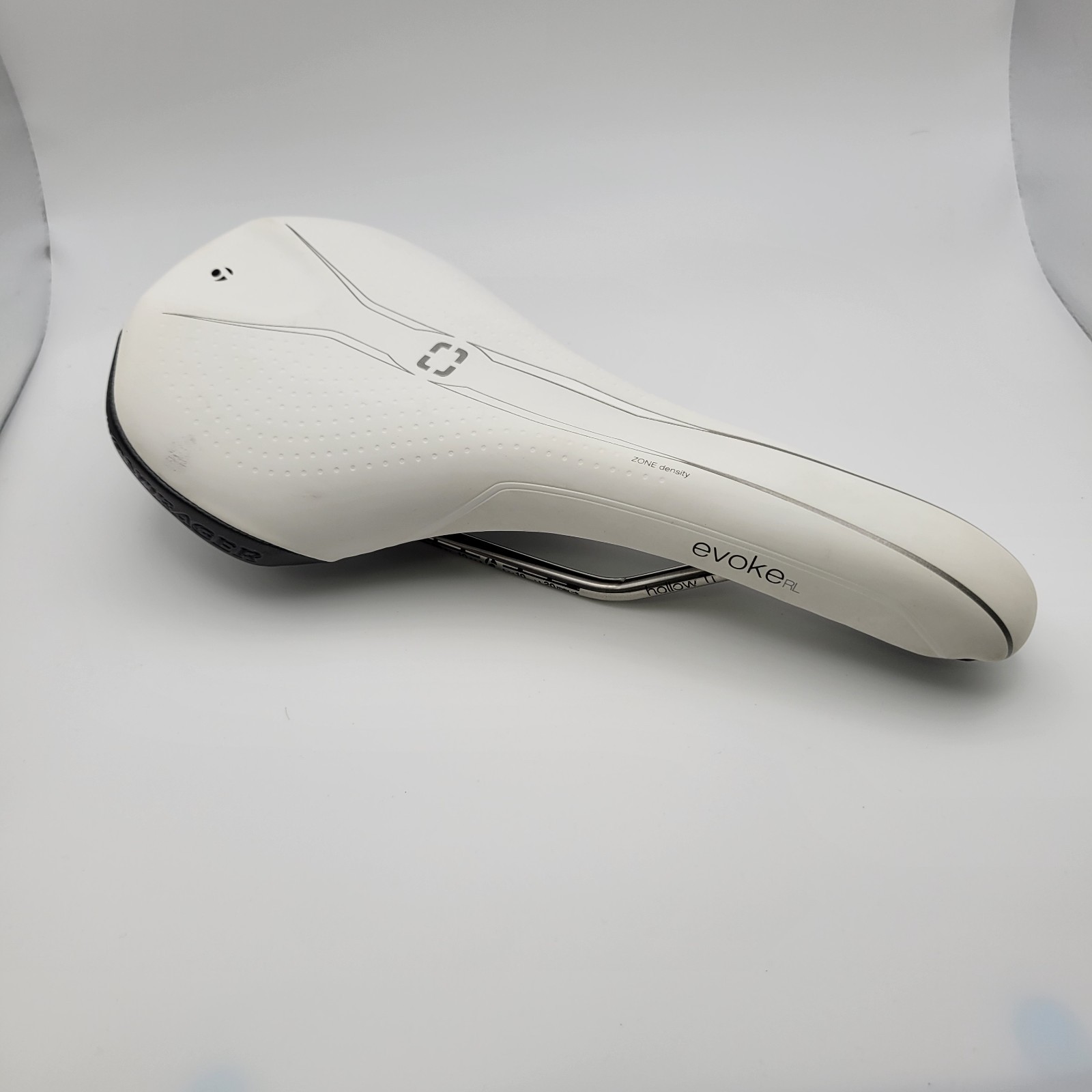 Bontrager Evoke RL Saddle Carbon Reinforced Titanium Rails White 138 mm