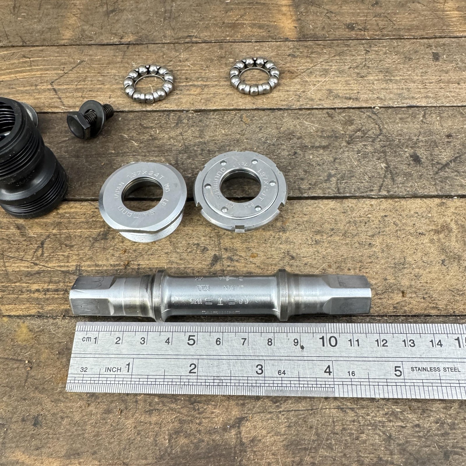 Vintage Shimano Deore Bottom Bracket 68mm 1.37×24 BSA JIS Square Taper Japan