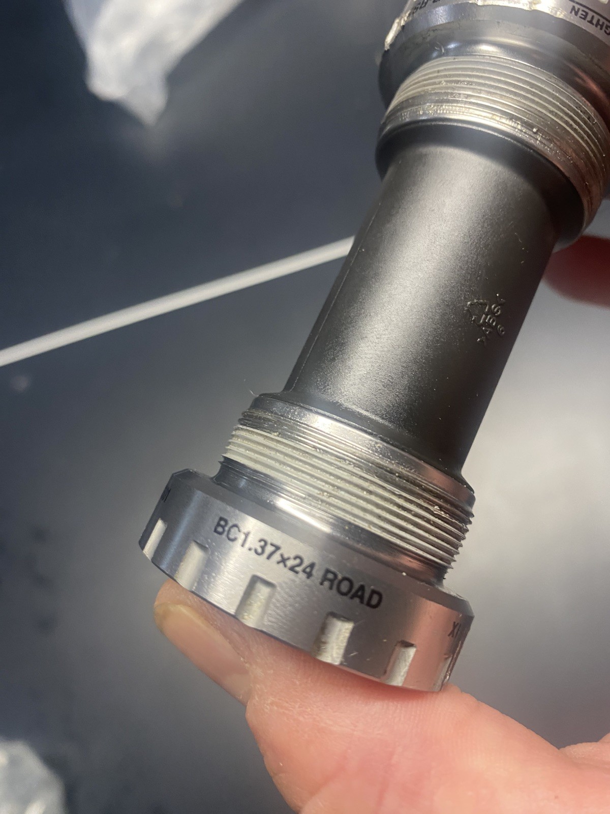 Shimano BB-RS501 Bottom Bracket English BSA 68mm hollowtech II 24mm Road Silver