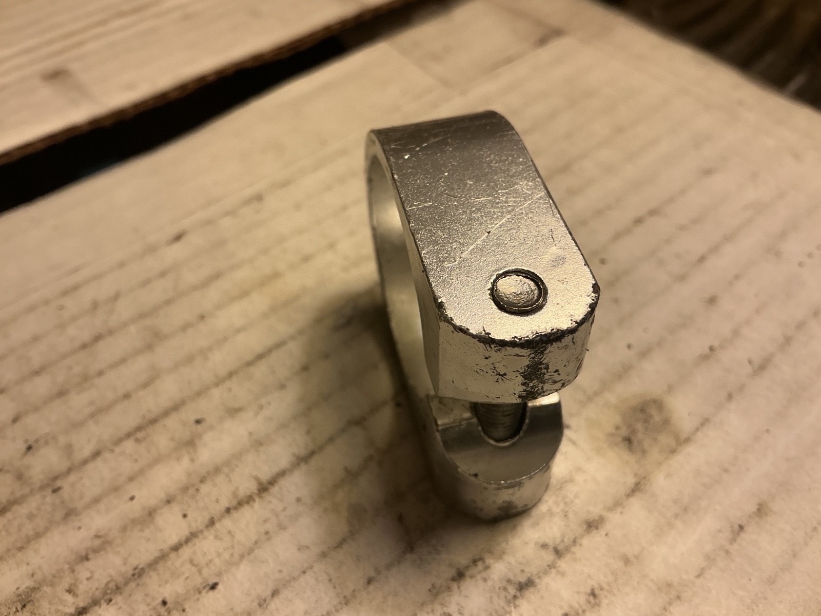 33mm seat clamp w/threaded bolt hole