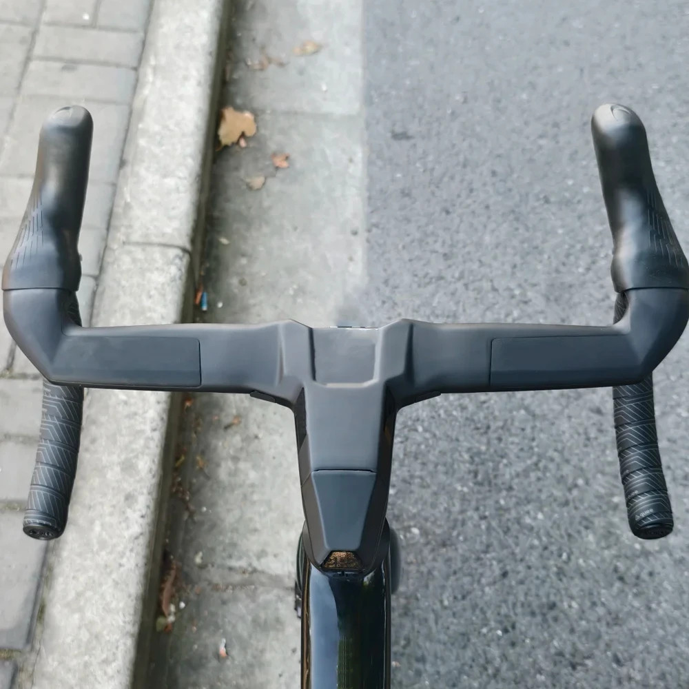 Full Carbon Integrated Drop Bar 6 Degree Flare Road Bike Aero Handlebar