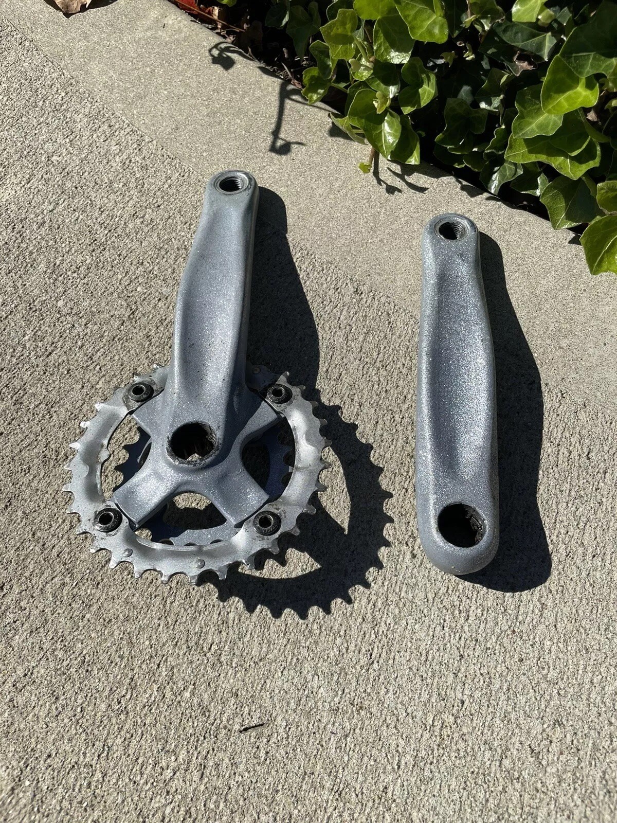 Bontrager Race Mtb Crankset – Spray Painted – Triple w/ 2 Rings – Isis Spline