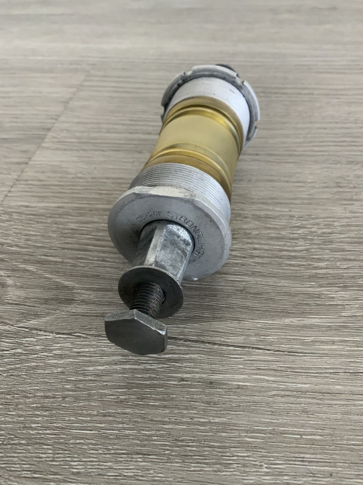 STRONGLIGHT SEALED BOTTOM BRACKET ITALIAN THREADED 70-119 MM 252 GRAMS