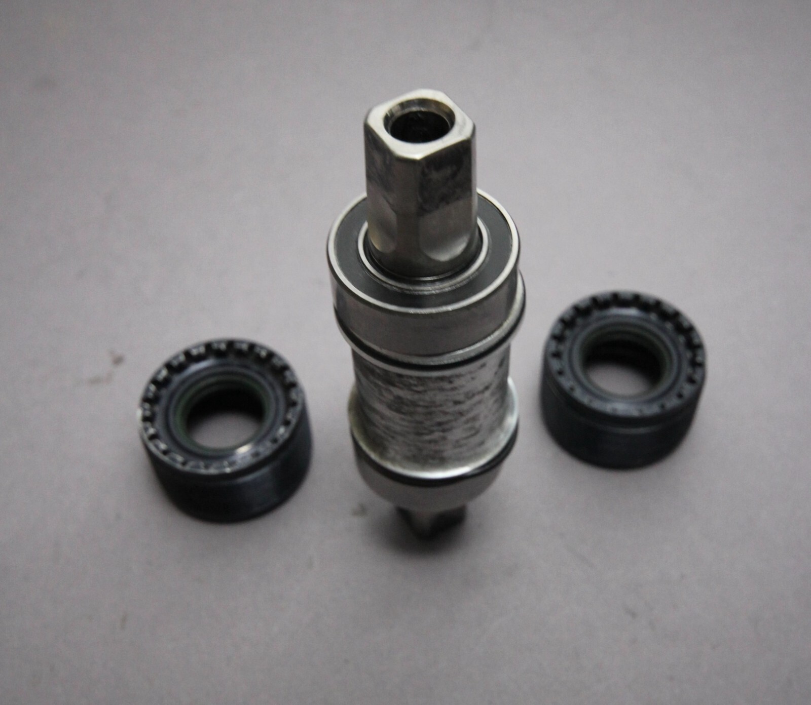 Titanium Bottom Bracket / BSA 1.370″x24 / 114 mm Synchros ? Tune ? Race Face ?