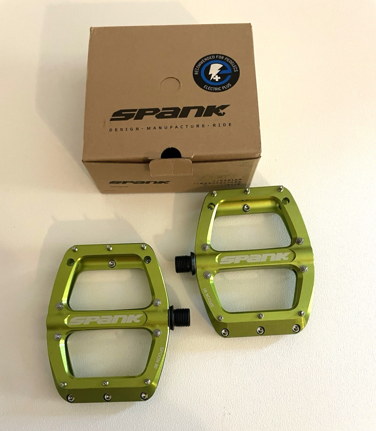 Spank Spoon 90 Platform Pedals Concave Alloy Body Replaceable Pins Green