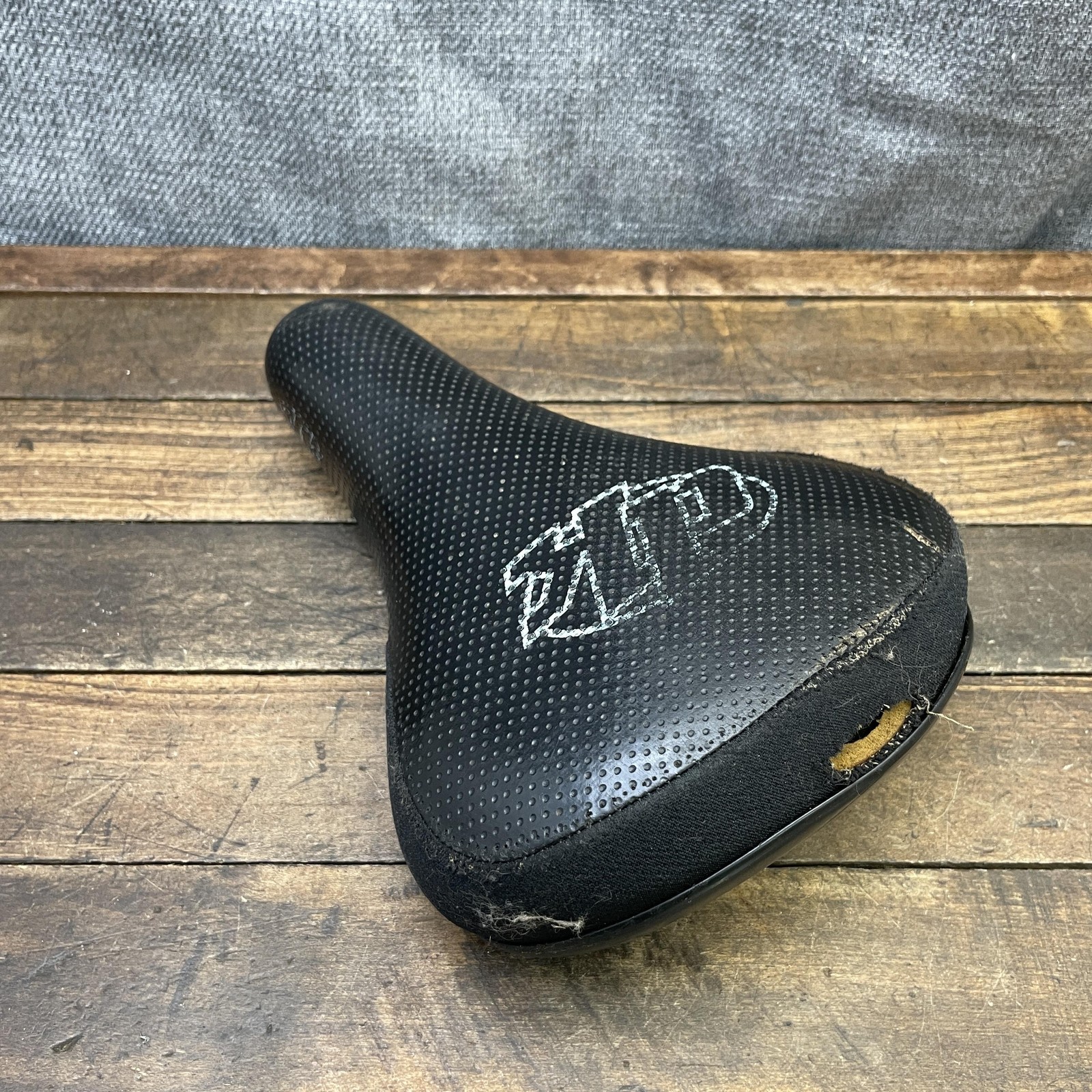 Vintage DK BMX Seat Padded MId School Rail Loaf BMX Bike Freestyle Cut
