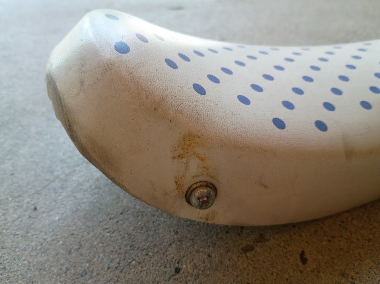 —1990s Viscount 2459 polka-dotted 14.5 inch banana style bicycle seat