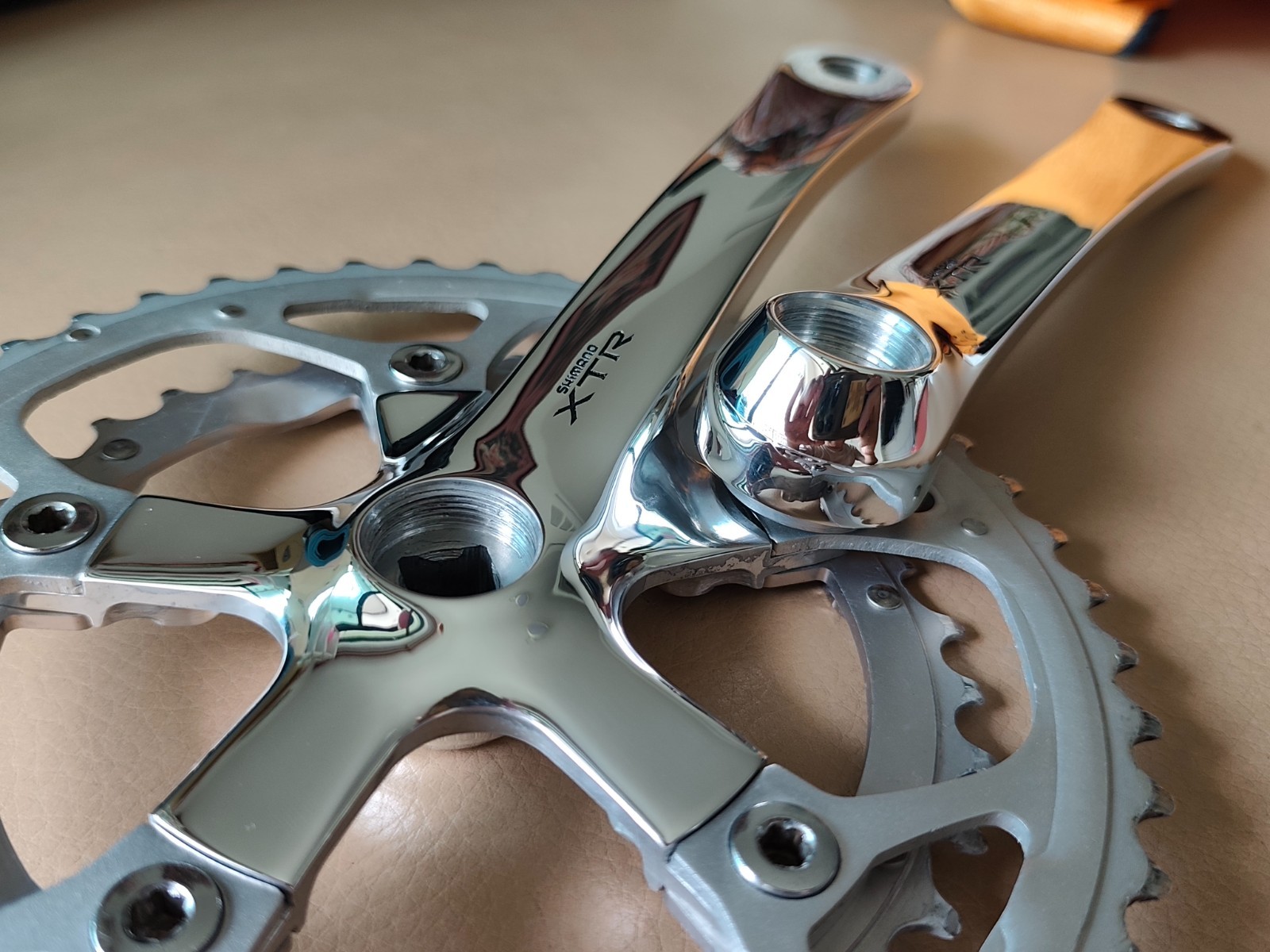 Used Shimano XTR M900 Crankset 175mm Polished Logo Engraved