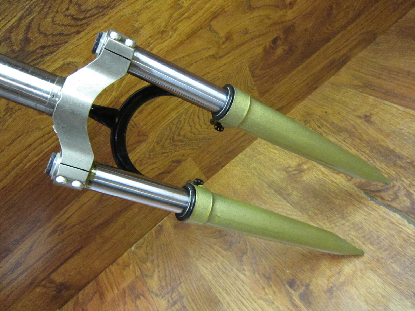 VINTAGE ROCK SHOX 1 1/4″ x 5 3/4 THREAD 100x9QR CANTILEVER 26er SUSPENSION FORK