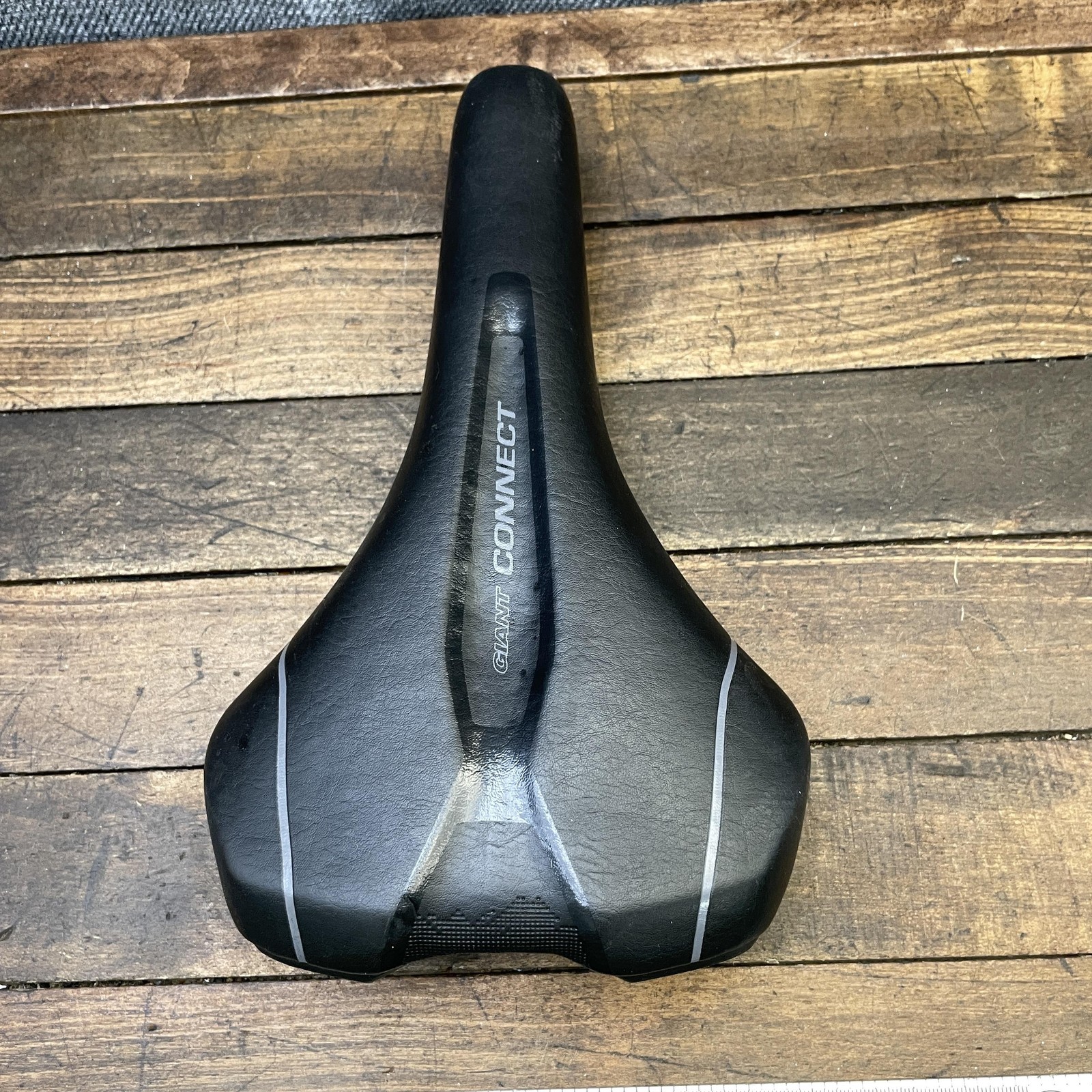 Giant Connect Seat Black Comfort Hybrid Bicycle Saddle 145mm 300g Road MTB