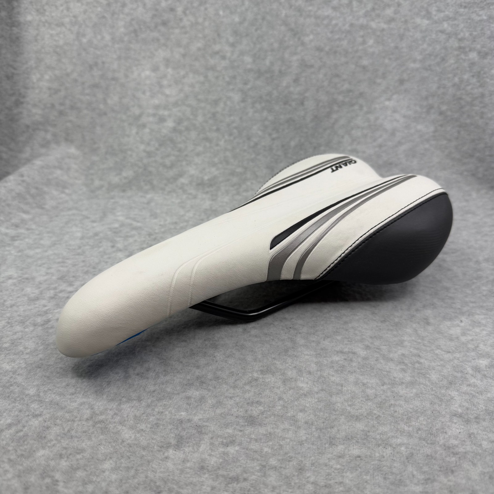 Giant Velo Saddle White Gray Black Striped