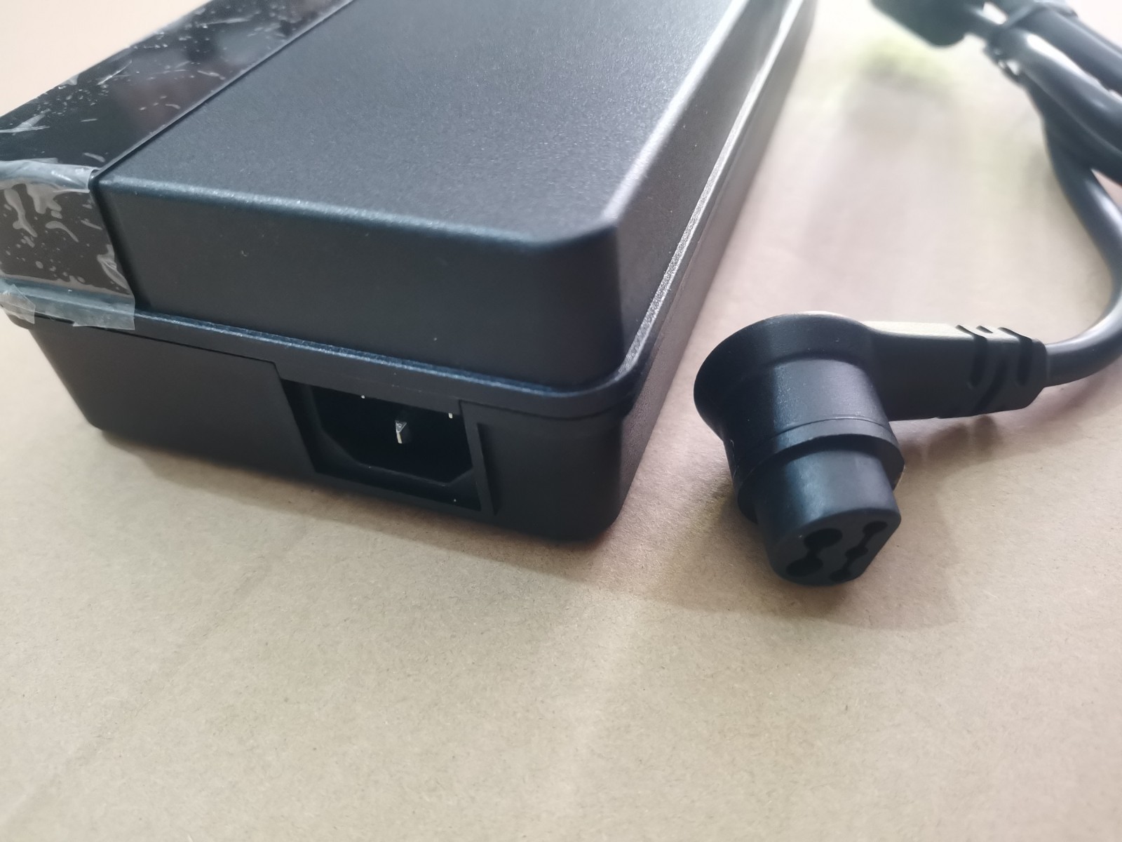 Giant GLI270AA 6A EnergyPak Smart Charger – 220V