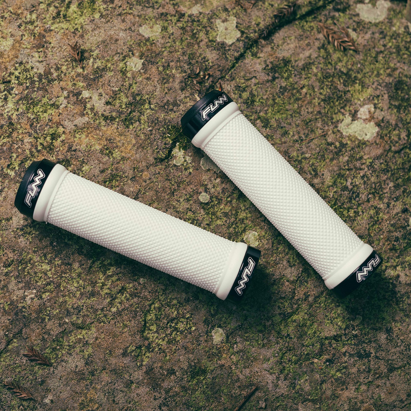 Funn Combat Mountain Bike Handlebar Grips with Double Lock On 30mm, White